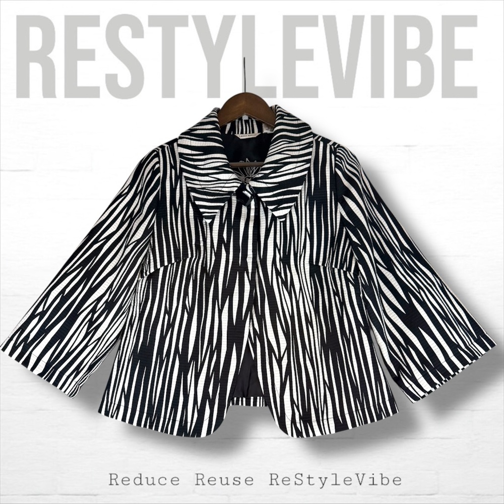 LAURA ASHLEY Women’s Size S Blazer Jacket Cropped Style Zebra Pattern Lined